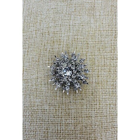 Jewelry - VTG Faceted Rhinestone Brooch Pin Statement Silver Tone Star Burst Atomic Style